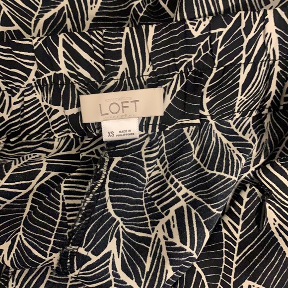 Anne Taylor LOFT black & white dress shorts - Picture 3 of 4